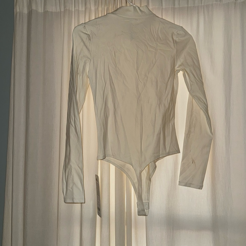 CRZ YOGA Butterluxe Long Sleeve Mock Neck Bodysuits, White Apricot, Small, NWT